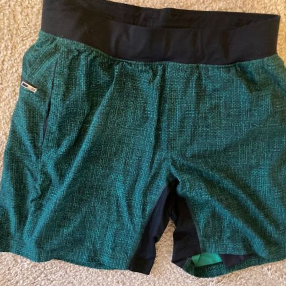 Lululemon 7in short (2 in 1)